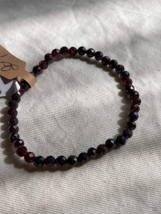 Facettierter Granat